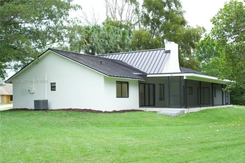 House in Southwest Ranches, Florida 4 bedrooms, 220.64 sq.m. № 2184104 - photo 22