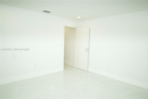 House in Southwest Ranches, Florida 4 bedrooms, 220.64 sq.m. № 2184104 - photo 9