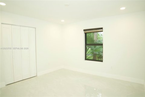House in Southwest Ranches, Florida 4 bedrooms, 220.64 sq.m. № 2184104 - photo 10