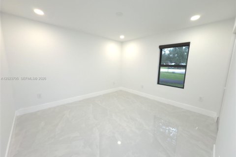 House in Southwest Ranches, Florida 4 bedrooms, 220.64 sq.m. № 2184104 - photo 6