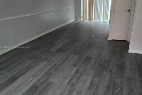 Touwnhouse à louer à Lauderhill, Floride: 2 chambres, 87.33 m2 № 1896075 - photo 1