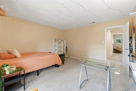 Condo in Gainesville, Florida, 3 bedrooms № 2211386 - photo 21