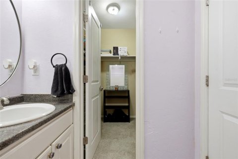 Condo in Gainesville, Florida, 3 bedrooms № 2211386 - photo 23