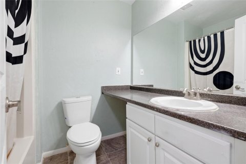Condo in Gainesville, Florida, 3 bedrooms № 2211386 - photo 28