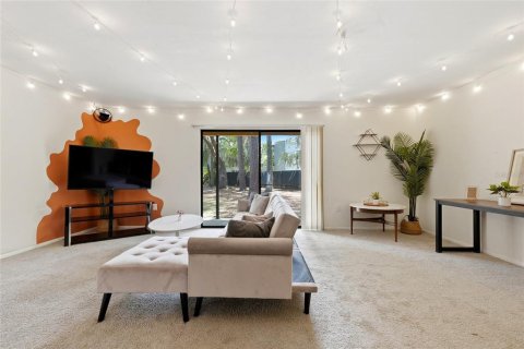 Condo in Gainesville, Florida, 3 bedrooms № 2211386 - photo 13