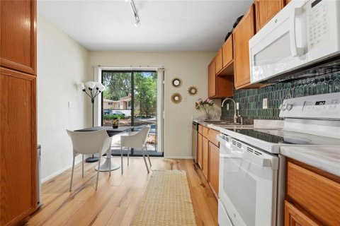 Condo in Gainesville, Florida, 3 bedrooms № 2211386 - photo 16