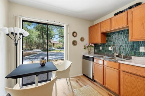 Condo in Gainesville, Florida, 3 bedrooms № 2211386 - photo 17