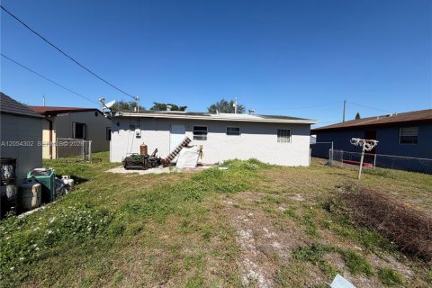 Casa en venta en Miami Gardens, Florida, 3 dormitorios, 69.68 m2 № 2244860 - foto 4