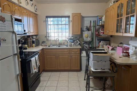 Casa en venta en Miami Gardens, Florida, 3 dormitorios, 69.68 m2 № 2244860 - foto 7