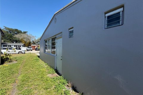 Casa en venta en Miami Gardens, Florida, 3 dormitorios, 69.68 m2 № 2244860 - foto 3