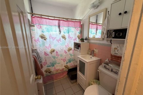Casa en venta en Miami Gardens, Florida, 3 dormitorios, 69.68 m2 № 2244860 - foto 8