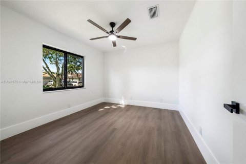 Villa ou maison à vendre à Coral Springs, Floride: 4 chambres № 1954025 - photo 24