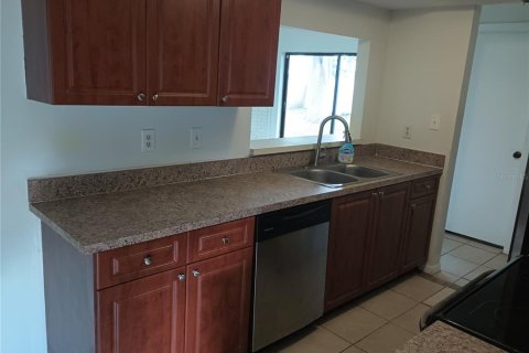 House in Tampa, Florida 3 bedrooms, 141.03 sq.m. № 1785994 - photo 3