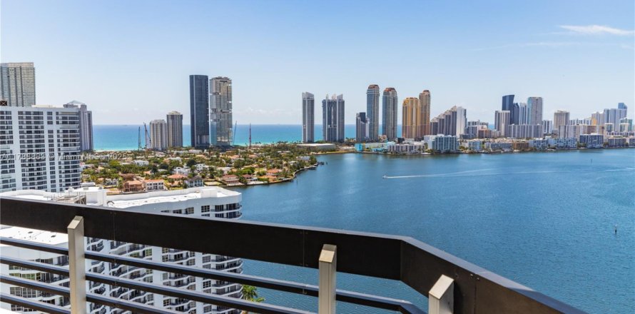 Кондоминиум с 2 спальнями в Авентура, Флорида № 2016248