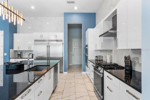 Купить виллу или дом в Дэвенпорт, Флорида 15 комнат, 607.77м2, № 2096388 - фото 9