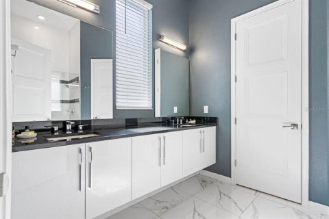 Casa en venta en Davenport, Florida, 12 dormitorios, 607.77 m2 № 2096388 - foto 18