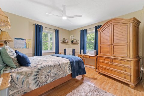 House in Miami, Florida 3 bedrooms, 354.89 sq.m. № 1689395 - photo 16