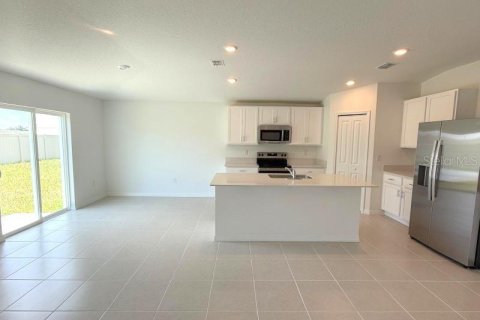 House in Dade City, Florida 4 bedrooms, 169.45 sq.m. № 2277443 - photo 7