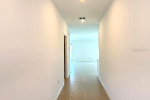 House in Dade City, Florida 4 bedrooms, 169.45 sq.m. № 2277443 - photo 5