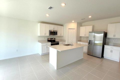 House in Dade City, Florida 4 bedrooms, 169.45 sq.m. № 2277443 - photo 6