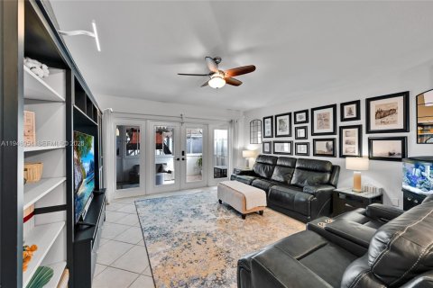 House in Homestead, Florida 4 bedrooms, 147.34 sq.m. № 2006138 - photo 12