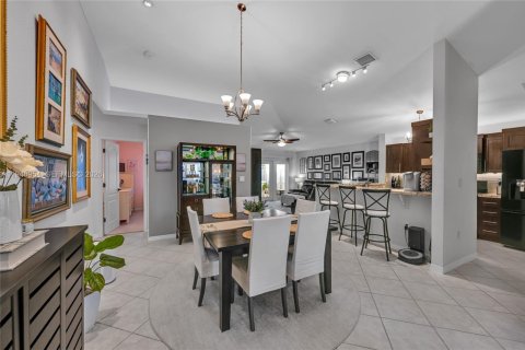 House in Homestead, Florida 4 bedrooms, 147.34 sq.m. № 2006138 - photo 4