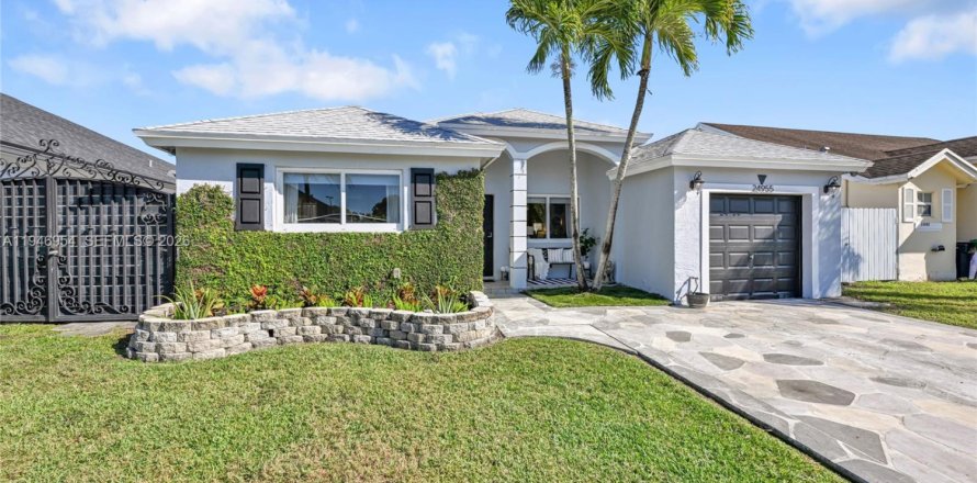 House in Homestead, Florida 4 bedrooms, 147.34 sq.m. № 2006138