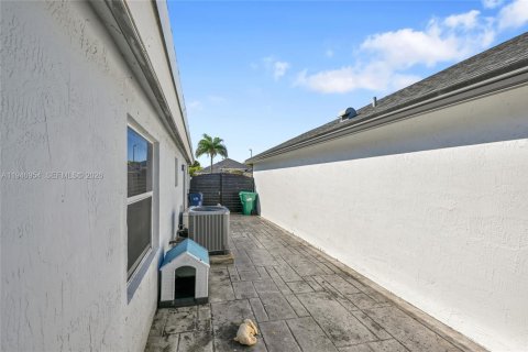 House in Homestead, Florida 4 bedrooms, 147.34 sq.m. № 2006138 - photo 25