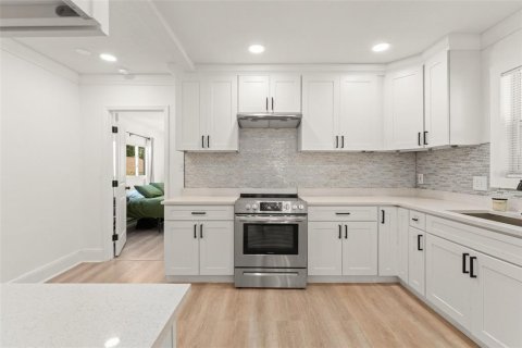 House in Orlando, Florida 3 bedrooms, 122.26 sq.m. № 1734623 - photo 16