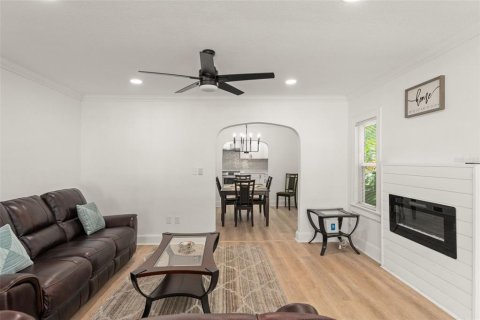 House in Orlando, Florida 3 bedrooms, 122.26 sq.m. № 1734623 - photo 8