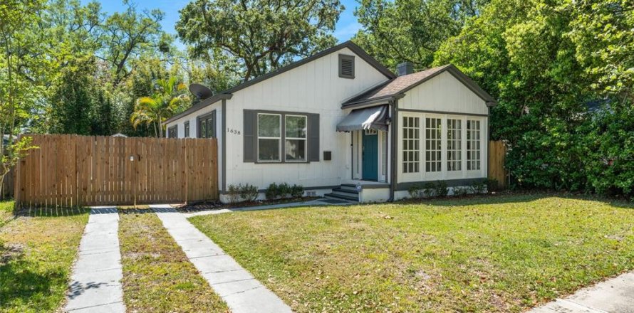 House in Orlando, Florida 3 bedrooms, 122.26 sq.m. № 1734623