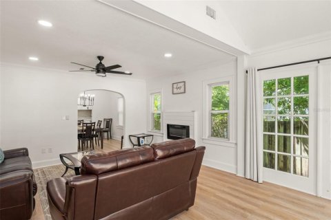 House in Orlando, Florida 3 bedrooms, 122.26 sq.m. № 1734623 - photo 5