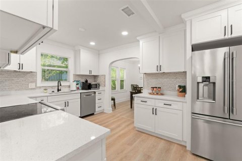 House in Orlando, Florida 3 bedrooms, 122.26 sq.m. № 1734623 - photo 13