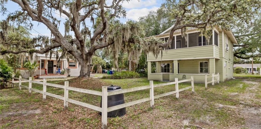 Propiedad comercial en Tampa, Florida 4 dormitorios, 124.86 m2 № 2221948