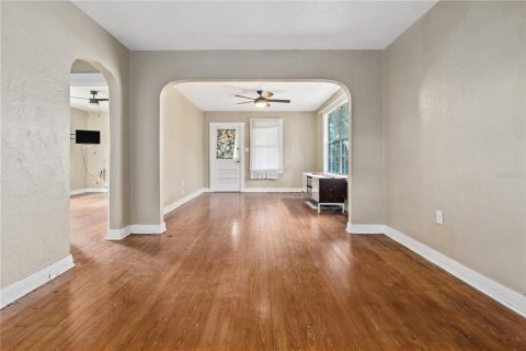 Propiedad comercial en venta en Tampa, Florida, 4 dormitorios, 124.86 m2 № 2221948 - foto 6