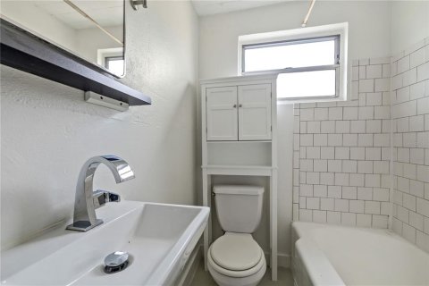 Propiedad comercial en venta en Tampa, Florida, 4 dormitorios, 124.86 m2 № 2221948 - foto 18