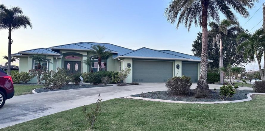 House in Punta Gorda, Florida 3 bedrooms, 198.35 sq.m. № 1733026