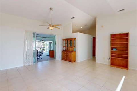 House in Punta Gorda, Florida 3 bedrooms, 198.35 sq.m. № 1733026 - photo 11