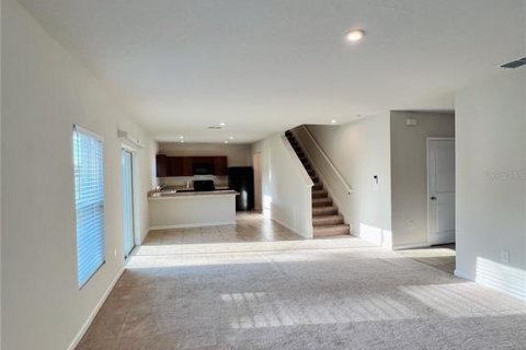 House in Davenport, Florida 4 bedrooms, 207.36 sq.m. № 1856231 - photo 2