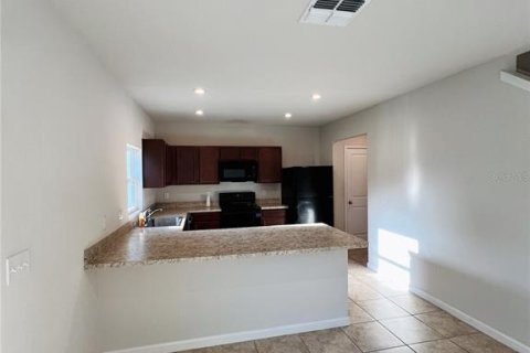 House in Davenport, Florida 4 bedrooms, 207.36 sq.m. № 1856231 - photo 3