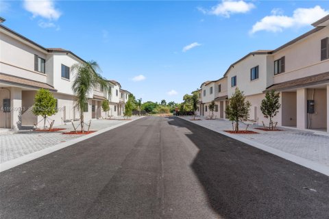 Adosado en alquiler en Florida City, Florida, 4 dormitorios № 2031870 - foto 27