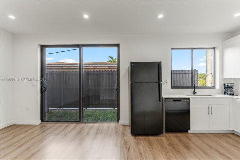 Adosado en alquiler en Florida City, Florida, 4 dormitorios № 2031870 - foto 6