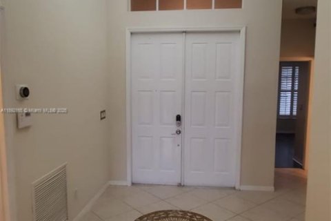 Condo in Pembroke Pines, Florida, 3 bedrooms  № 1944197 - photo 2