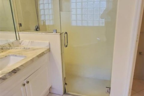 Condo in Pembroke Pines, Florida, 3 bedrooms  № 1944197 - photo 20