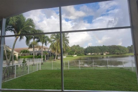 Condo in Pembroke Pines, Florida, 3 bedrooms  № 1944197 - photo 8