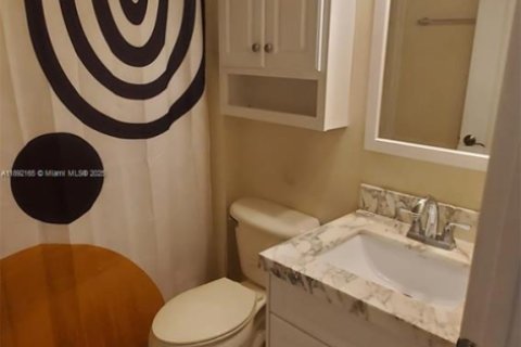 Condo in Pembroke Pines, Florida, 3 bedrooms  № 1944197 - photo 23