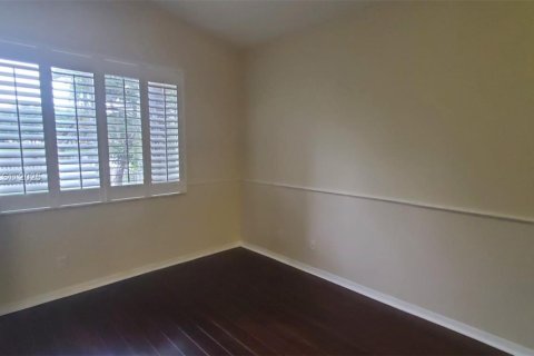Condo in Pembroke Pines, Florida, 3 bedrooms  № 1944197 - photo 21