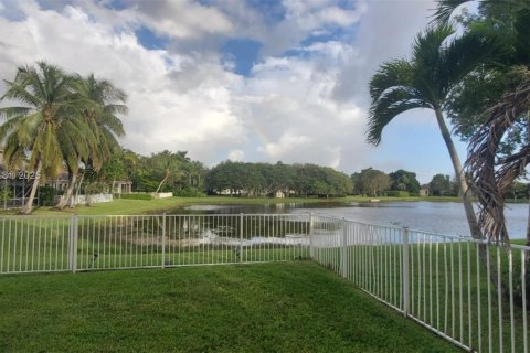 Condo in Pembroke Pines, Florida, 3 bedrooms  № 1944197 - photo 9