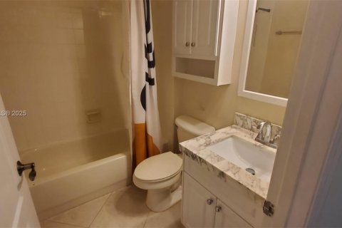 Condo in Pembroke Pines, Florida, 3 bedrooms  № 1944197 - photo 22