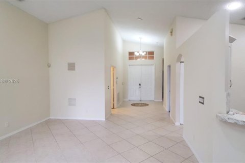 Condo in Pembroke Pines, Florida, 3 bedrooms  № 1944197 - photo 5